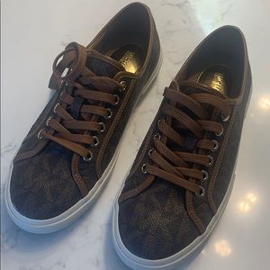 Michael kors brown tan shoes
